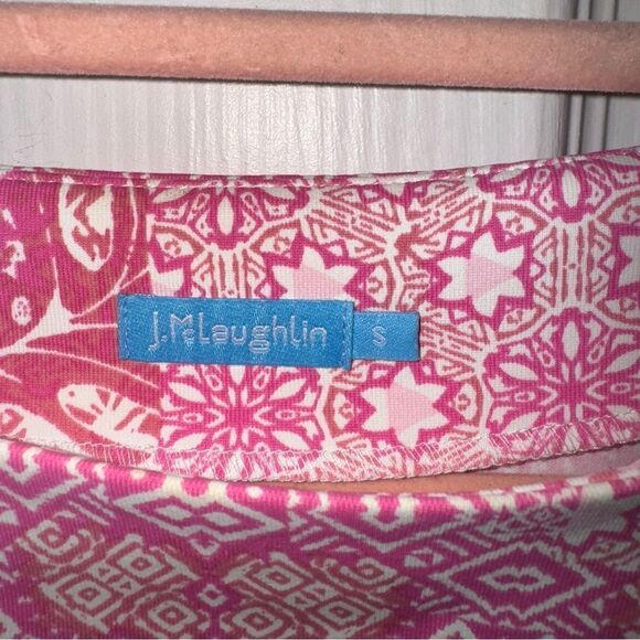 J. McLaughlin pink and white jersey print top with pink button accents- sz small - Picture 2 of 11